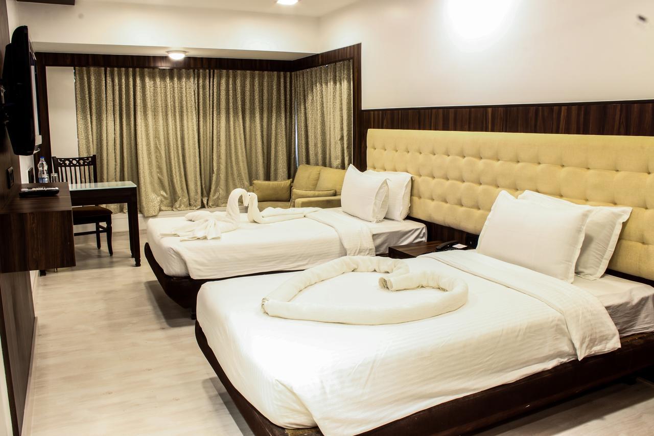 Golden Chariot The Boutique Hotel Мумбай Екстериор снимка