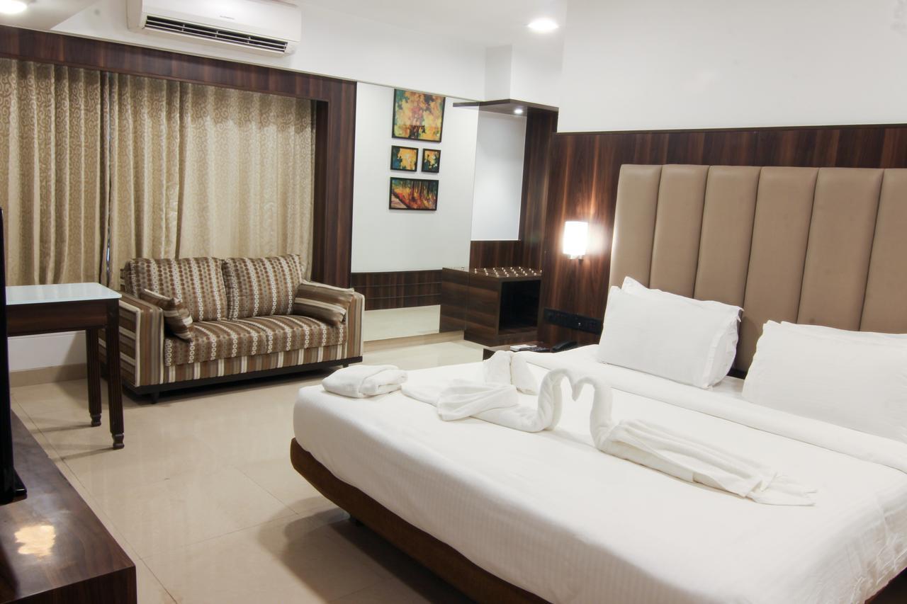 Golden Chariot The Boutique Hotel Мумбай Екстериор снимка