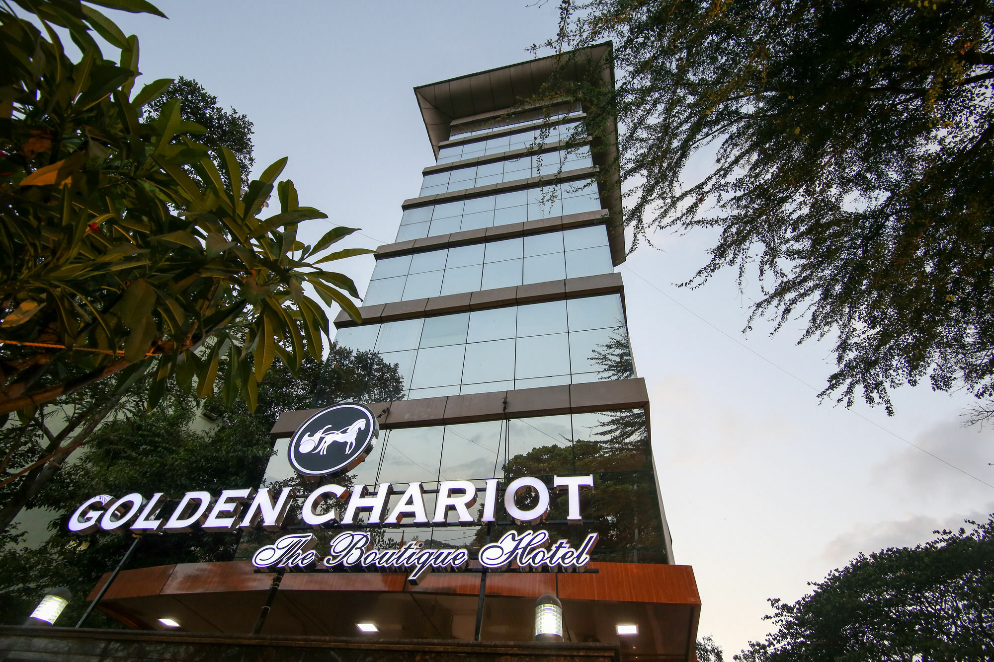 Golden Chariot The Boutique Hotel Мумбай Екстериор снимка