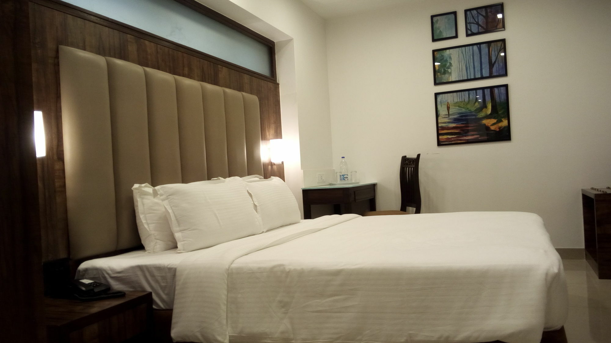 Golden Chariot The Boutique Hotel Мумбай Екстериор снимка
